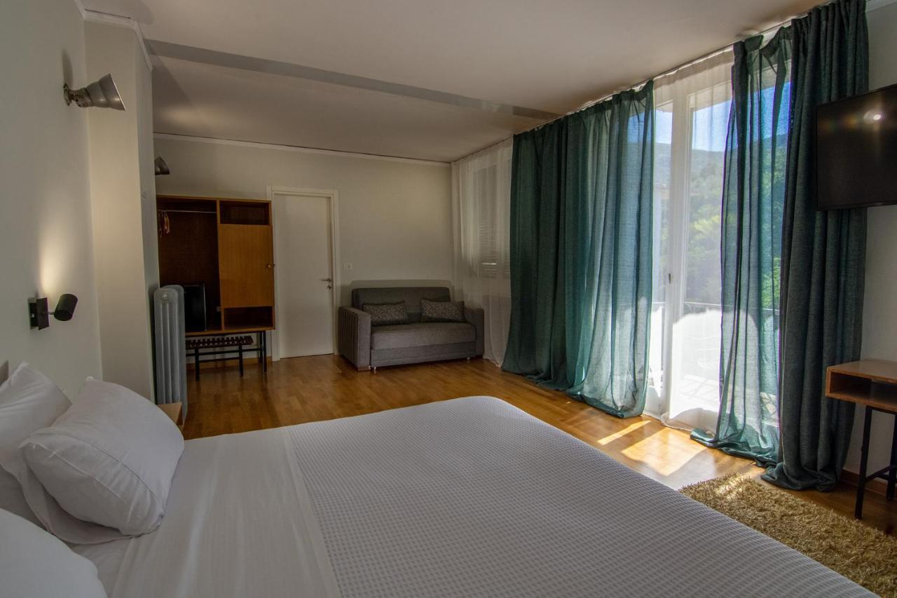 Theoxenia Hotel Andritsaina Esterno foto