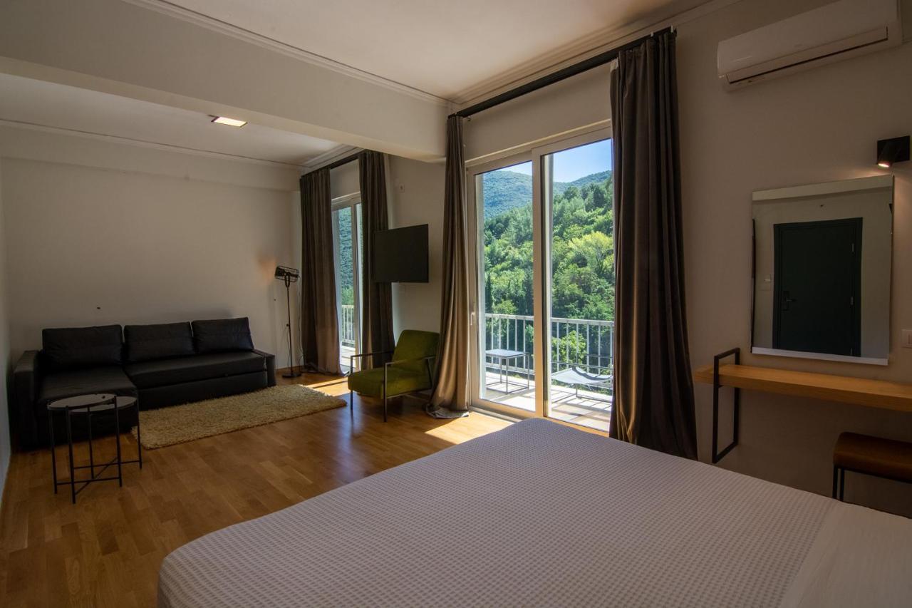 Theoxenia Hotel Andritsaina Esterno foto